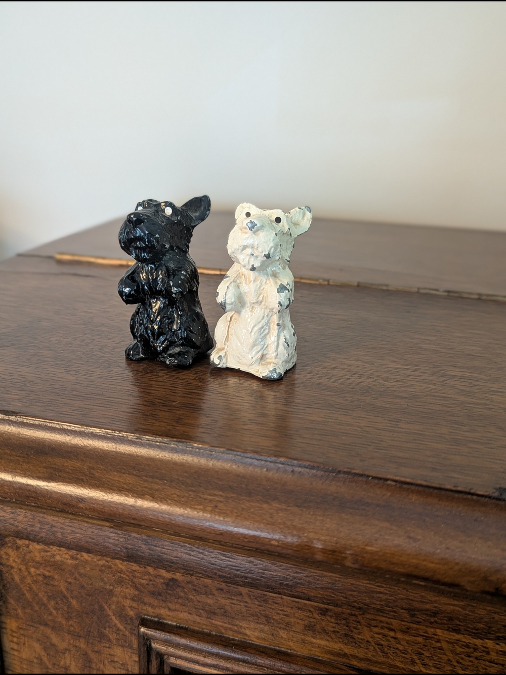 Cast Iron Scottie Dog Salt and Pepper Shakers Black White Terrier - Picture 2 of 4